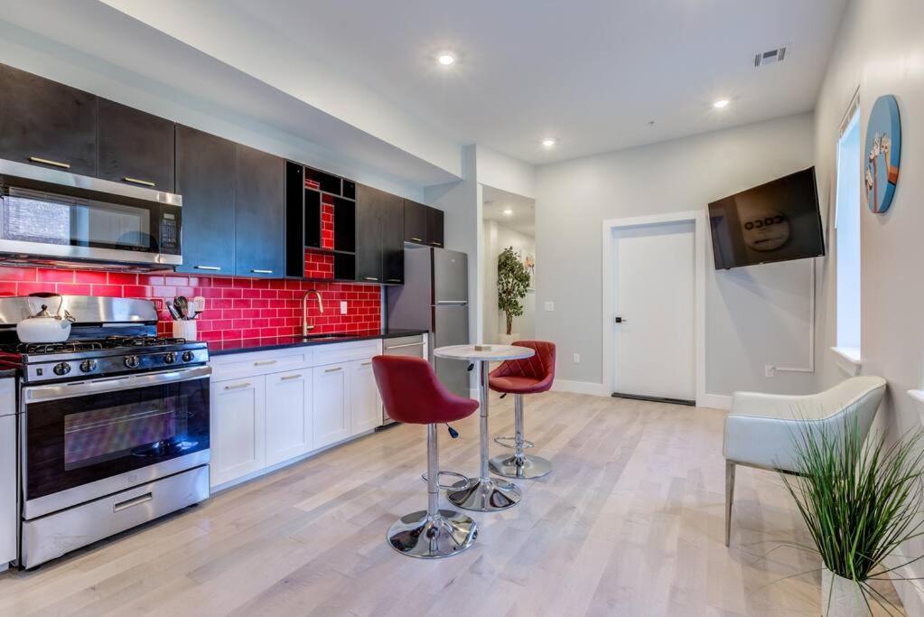 Luxury Designer Theme 2Br Apt Near Nyc / Thepath Appartement Newark Buitenkant foto