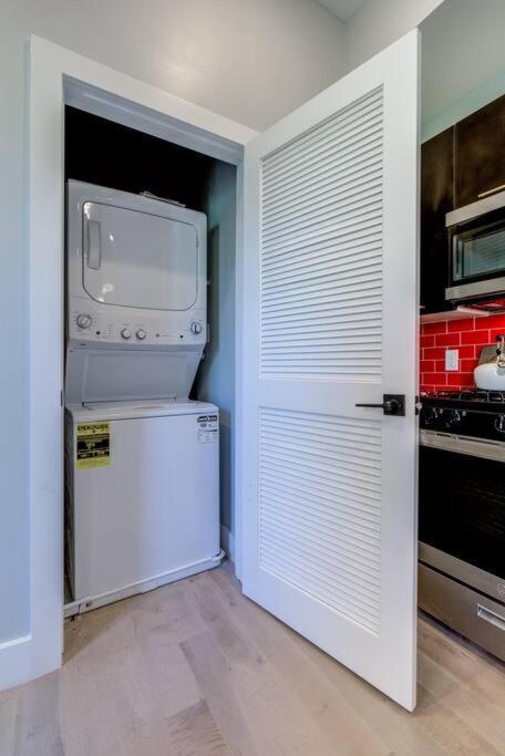 Luxury Designer Theme 2Br Apt Near Nyc / Thepath Appartement Newark Buitenkant foto