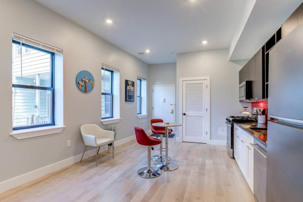 Luxury Designer Theme 2Br Apt Near Nyc / Thepath Appartement Newark Buitenkant foto