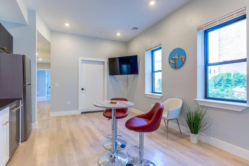 Luxury Designer Theme 2Br Apt Near Nyc / Thepath Appartement Newark Buitenkant foto